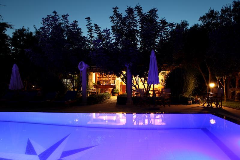 Hotel Dalos Гёчек Экстерьер фото
